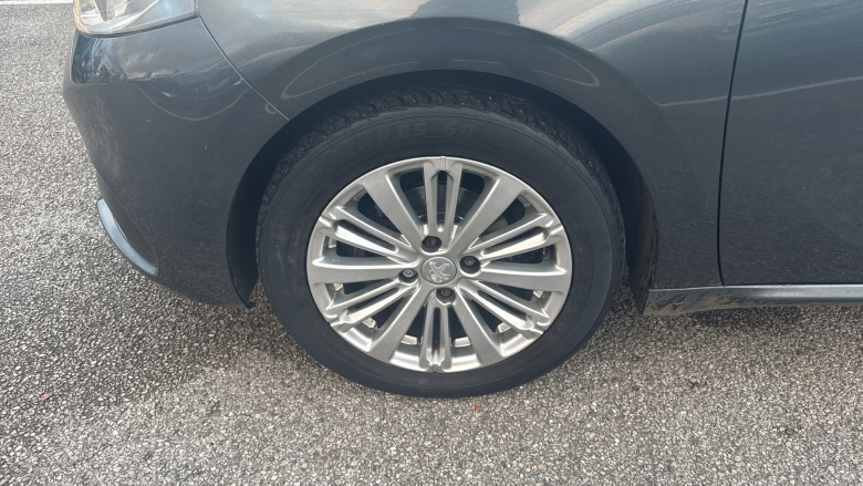 Peugeot 208 1.2 PureTech 82 Allure 5dr Petrol Hatchback